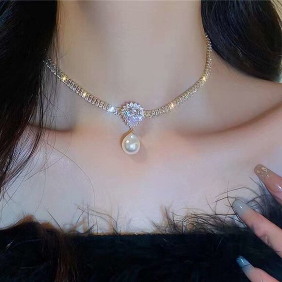 9–10 mm Zircon Crystal Clavicle Pendant Necklace - Picture 5 of 5